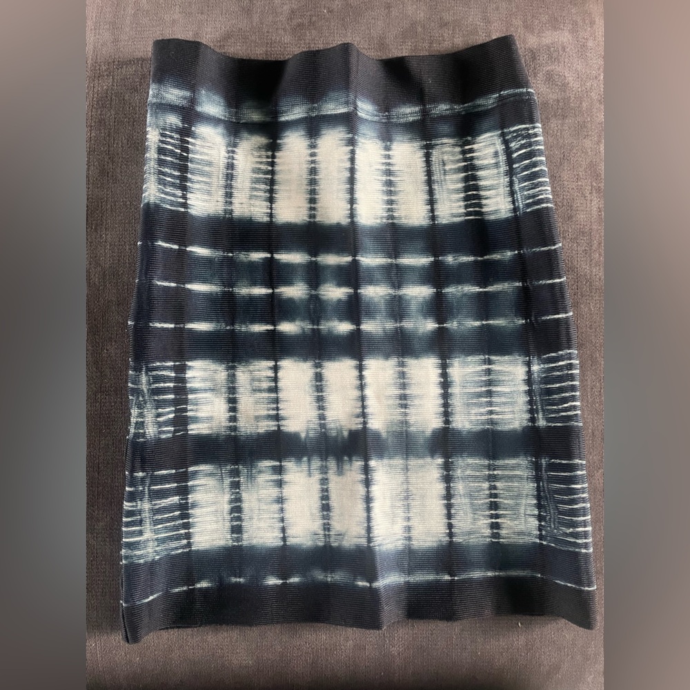 BCBGMaxAzria Taylor Blue and White TieDye Patterned Skirt